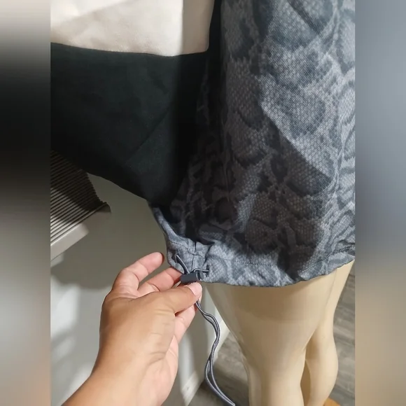 Avia Black and White Hoodie with Gray Snake Pattern - Picture 5 of 9